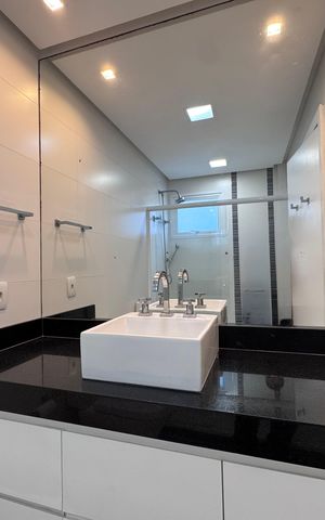 Casa de condomínio à venda com 290m², 4 quartos e 3 vagas Casa de condomínio à venda com 290m², 4 quartos e 3 vagasSuíte 2 - Banheiro