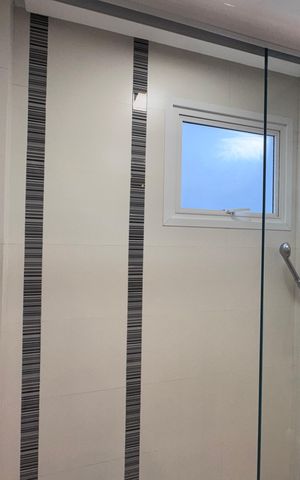 Casa de condomínio à venda com 290m², 4 quartos e 3 vagas Casa de condomínio à venda com 290m², 4 quartos e 3 vagasSuíte 2
