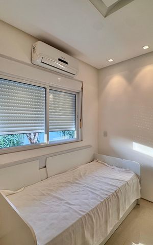 Casa de condomínio à venda com 290m², 4 quartos e 3 vagas Casa de condomínio à venda com 290m², 4 quartos e 3 vagasSuíte 3