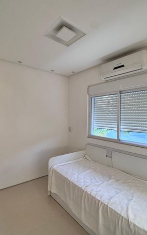 Casa de condomínio à venda com 290m², 4 quartos e 3 vagas Casa de condomínio à venda com 290m², 4 quartos e 3 vagasSuíte 3