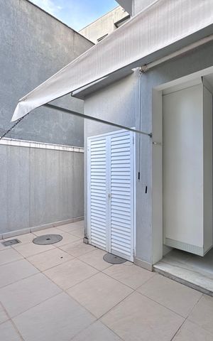 Casa de condomínio à venda com 290m², 4 quartos e 3 vagas Casa de condomínio à venda com 290m², 4 quartos e 3 vagasÁrea externa