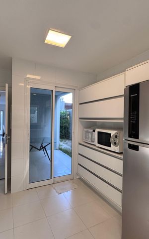 Casa de condomínio à venda com 290m², 4 quartos e 3 vagas Casa de condomínio à venda com 290m², 4 quartos e 3 vagasCozinha