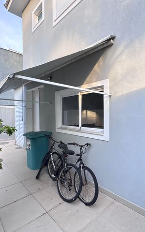 Casa de condomínio à venda com 290m², 4 quartos e 3 vagas Casa de condomínio à venda com 290m², 4 quartos e 3 vagasÁrea externa
