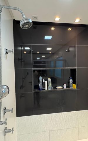 Casa de condomínio à venda com 290m², 4 quartos e 3 vagas Casa de condomínio à venda com 290m², 4 quartos e 3 vagasSuíte 1 - Banheiro