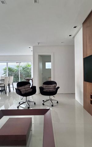 Casa de condomínio à venda com 290m², 4 quartos e 3 vagas Casa de condomínio à venda com 290m², 4 quartos e 3 vagasSala