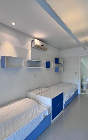 Casa de condomínio à venda com 290m², 4 quartos e 3 vagas Casa de condomínio à venda com 290m², 4 quartos e 3 vagasSuíte 2