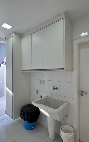 Casa de condomínio à venda com 290m², 4 quartos e 3 vagas Casa de condomínio à venda com 290m², 4 quartos e 3 vagasÁrea de Serviço