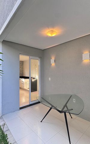 Casa de condomínio à venda com 290m², 4 quartos e 3 vagas Casa de condomínio à venda com 290m², 4 quartos e 3 vagasÁrea externa