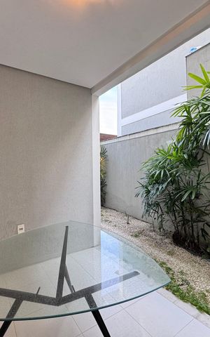 Casa de condomínio à venda com 290m², 4 quartos e 3 vagas Casa de condomínio à venda com 290m², 4 quartos e 3 vagasÁrea externa