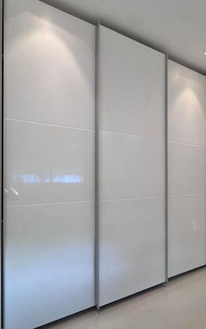 Casa de condomínio à venda com 290m², 4 quartos e 3 vagas Casa de condomínio à venda com 290m², 4 quartos e 3 vagasSuíte 3