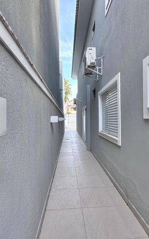 Casa de condomínio à venda com 290m², 4 quartos e 3 vagas Casa de condomínio à venda com 290m², 4 quartos e 3 vagasÁrea externa