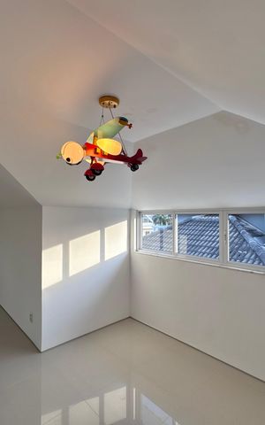 Casa de condomínio à venda com 290m², 4 quartos e 3 vagas Casa de condomínio à venda com 290m², 4 quartos e 3 vagasSótão