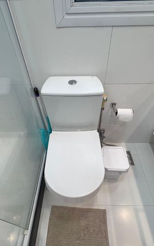 Casa de condomínio à venda com 290m², 4 quartos e 3 vagas Casa de condomínio à venda com 290m², 4 quartos e 3 vagasSuíte 1 - Banheiro