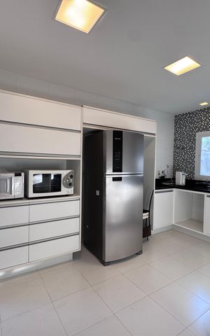 Casa de condomínio à venda com 290m², 4 quartos e 3 vagas Casa de condomínio à venda com 290m², 4 quartos e 3 vagasCozinha