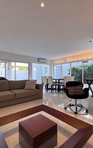 Casa de condomínio à venda com 290m², 4 quartos e 3 vagas Casa de condomínio à venda com 290m², 4 quartos e 3 vagasSala