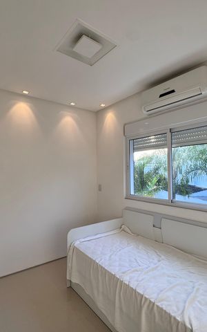 Casa de condomínio à venda com 290m², 4 quartos e 3 vagas Casa de condomínio à venda com 290m², 4 quartos e 3 vagasSuíte 3