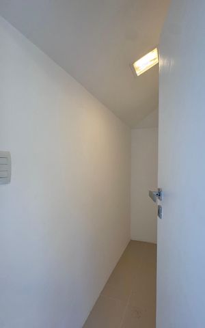 Casa de condomínio à venda com 290m², 4 quartos e 3 vagas Casa de condomínio à venda com 290m², 4 quartos e 3 vagasCompartimento - Maleiro