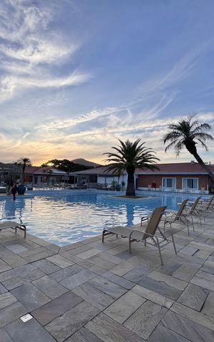 Casa de condomínio à venda com 290m², 4 quartos e 3 vagas Casa de condomínio à venda com 290m², 4 quartos e 3 vagasÁrea comum