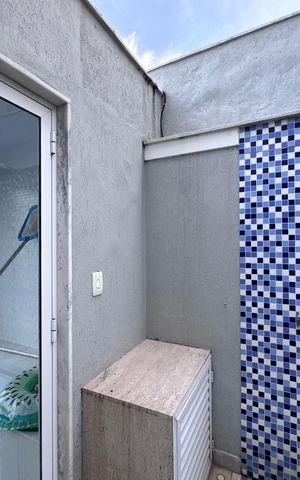 Casa de condomínio à venda com 290m², 4 quartos e 3 vagas Casa de condomínio à venda com 290m², 4 quartos e 3 vagasÁrea externa