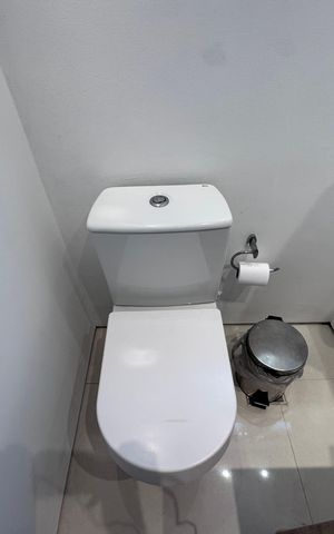 Casa de condomínio à venda com 290m², 4 quartos e 3 vagas Casa de condomínio à venda com 290m², 4 quartos e 3 vagasLavabo