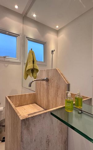 Casa de condomínio à venda com 290m², 4 quartos e 3 vagas Casa de condomínio à venda com 290m², 4 quartos e 3 vagasLavabo