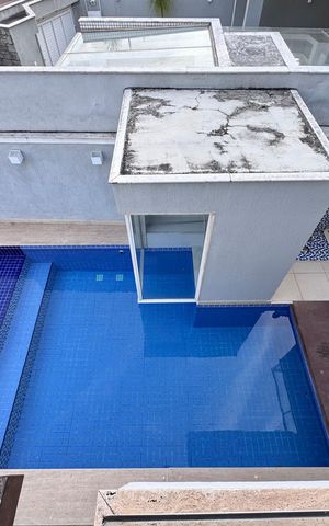 Casa de condomínio à venda com 290m², 4 quartos e 3 vagas Casa de condomínio à venda com 290m², 4 quartos e 3 vagasSuíte 1 - Varanda - Vista