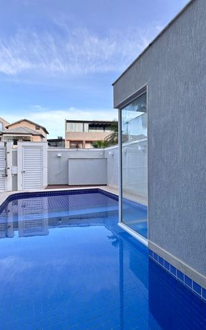 Casa de condomínio à venda com 290m², 4 quartos e 3 vagas Casa de condomínio à venda com 290m², 4 quartos e 3 vagasÁrea externa