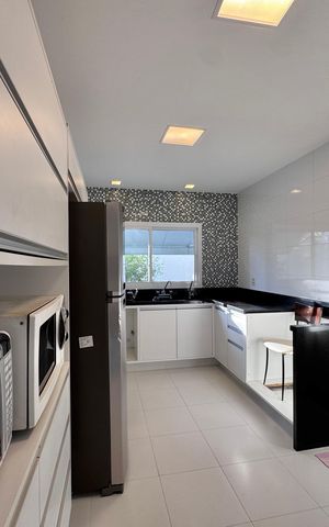 Casa de condomínio à venda com 290m², 4 quartos e 3 vagas Casa de condomínio à venda com 290m², 4 quartos e 3 vagasCozinha