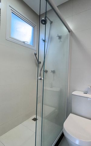 Casa de condomínio à venda com 290m², 4 quartos e 3 vagas Casa de condomínio à venda com 290m², 4 quartos e 3 vagasSuíte 2
