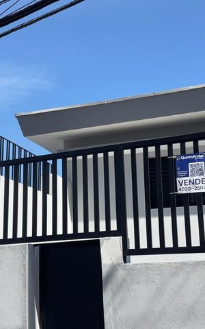 Casa à venda com 140m², 3 quartos e 2 vagas Casa à venda com 140m², 3 quartos e 2 vagasFachada