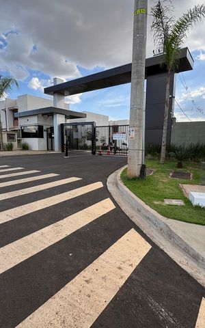 Casa de condomínio para alugar com 68m², 2 quartos e 2 vagas Casa de condomínio para alugar com 68m², 2 quartos e 2 vagasFachada