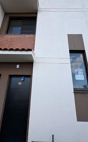 Casa de condomínio para alugar com 68m², 2 quartos e 2 vagas Casa de condomínio para alugar com 68m², 2 quartos e 2 vagasFachada