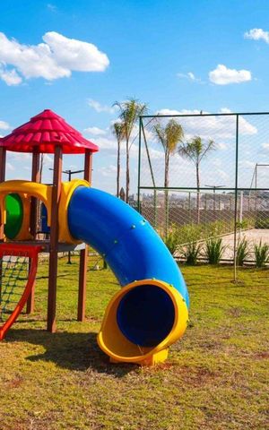 Casa de condomínio para alugar com 68m², 2 quartos e 2 vagas Casa de condomínio para alugar com 68m², 2 quartos e 2 vagasÁrea comum - Playground