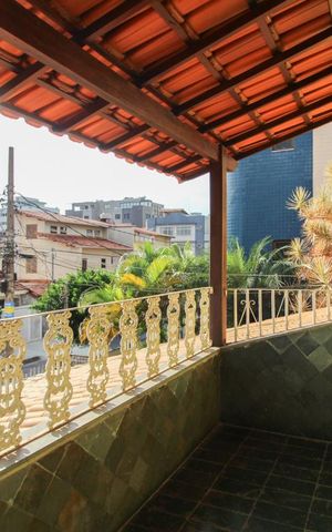 Casa à venda com 400m², 5 quartos e 4 vagas Casa à venda com 400m², 5 quartos e 4 vagasVaranda da Sala 3