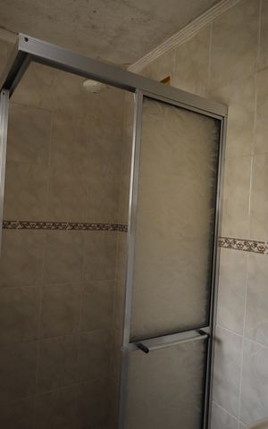 Casa à venda com 492m², 2 quartos e 2 vagasBanheiro 4 casa 3 