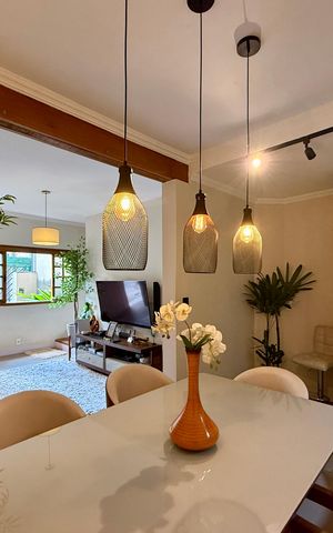 Casa à venda com 150m², 2 quartos e 2 vagas Casa à venda com 150m², 2 quartos e 2 vagasSala