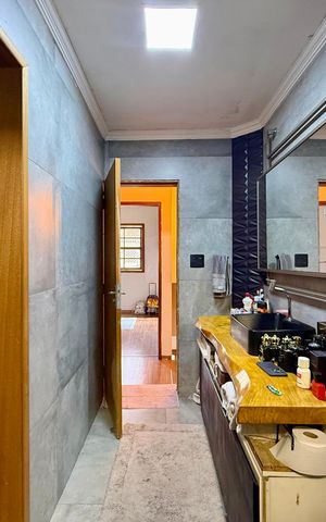 Casa à venda com 150m², 2 quartos e 2 vagas Casa à venda com 150m², 2 quartos e 2 vagasBanheiro