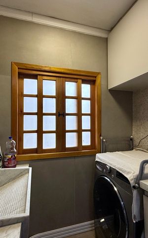 Casa à venda com 150m², 2 quartos e 2 vagas Casa à venda com 150m², 2 quartos e 2 vagasÁrea de Serviço