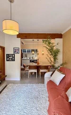 Casa à venda com 150m², 2 quartos e 2 vagas Casa à venda com 150m², 2 quartos e 2 vagasSala