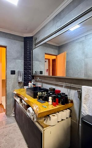 Casa à venda com 150m², 2 quartos e 2 vagas Casa à venda com 150m², 2 quartos e 2 vagasBanheiro