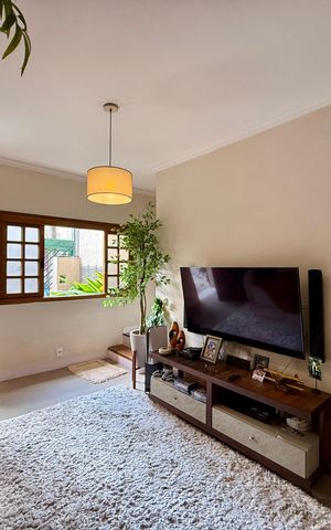 Casa à venda com 150m², 2 quartos e 2 vagas Casa à venda com 150m², 2 quartos e 2 vagasSala