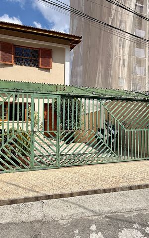 Casa à venda com 150m², 2 quartos e 2 vagas Casa à venda com 150m², 2 quartos e 2 vagasFachada