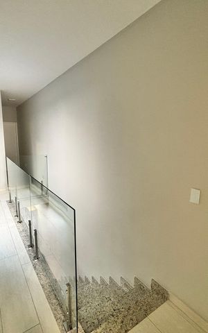 Casa à venda com 110m², 3 quartos e 2 vagas Casa à venda com 110m², 3 quartos e 2 vagasCorredor