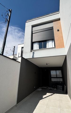 Casa à venda com 110m², 3 quartos e 2 vagas Casa à venda com 110m², 3 quartos e 2 vagasGaragem