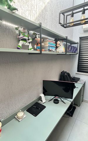 Casa à venda com 110m², 3 quartos e 2 vagas Casa à venda com 110m², 3 quartos e 2 vagasEscritório