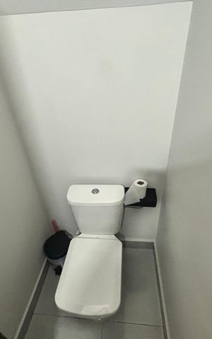 Casa à venda com 110m², 3 quartos e 2 vagas Casa à venda com 110m², 3 quartos e 2 vagasBanheiro 1