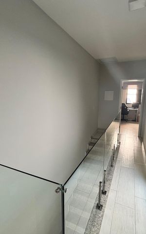 Casa à venda com 110m², 3 quartos e 2 vagas Casa à venda com 110m², 3 quartos e 2 vagasCorredor