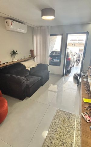 Casa à venda com 110m², 3 quartos e 2 vagas Casa à venda com 110m², 3 quartos e 2 vagasSala