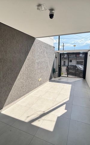 Casa à venda com 110m², 3 quartos e 2 vagas Casa à venda com 110m², 3 quartos e 2 vagasGaragem
