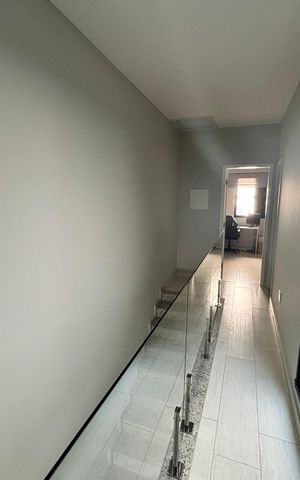 Casa à venda com 110m², 3 quartos e 2 vagas Casa à venda com 110m², 3 quartos e 2 vagasCorredor